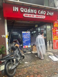 xuong-san-xuat-standee-khung-sat